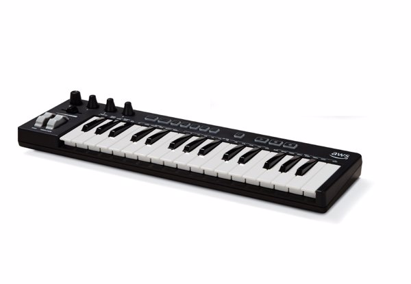 Amazon presenta su primer teclado musical, que compone mediante aprendizaje automático