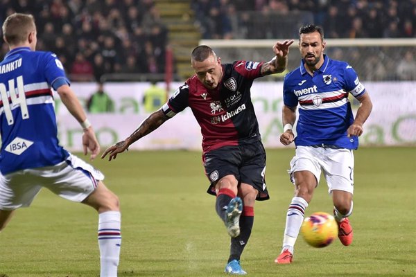 (Crónica) El Cagliari remonta un 1-3 y vence a la Sampdoria en el descuento