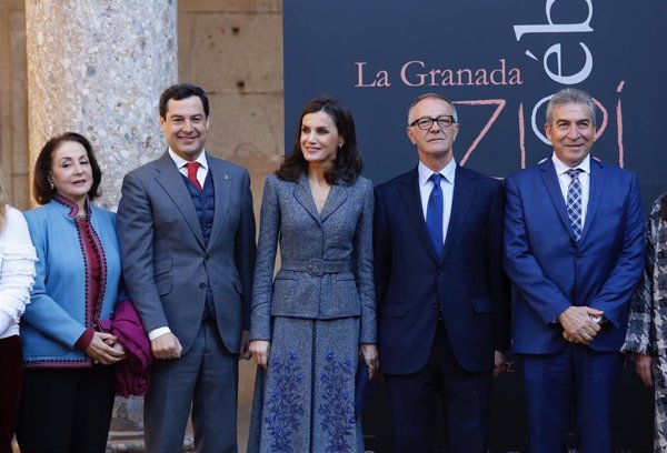 La reina Letizia llega a la Alhambra para abrir la exposición que servirá de base al museo de cultura bereber
