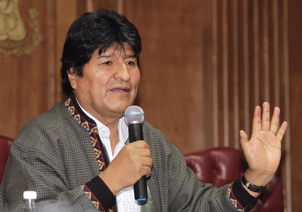 Morales sale de México rumbo a Cuba de manera 