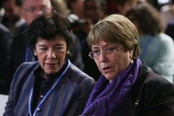 Bachelet pide que los jóvenes participen en las decisiones: 