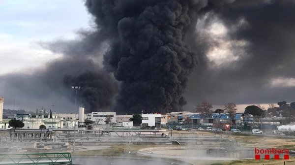 La empresa incendiada en Montornès (Barcelona) no pasó la inspección de medio ambiente en marzo