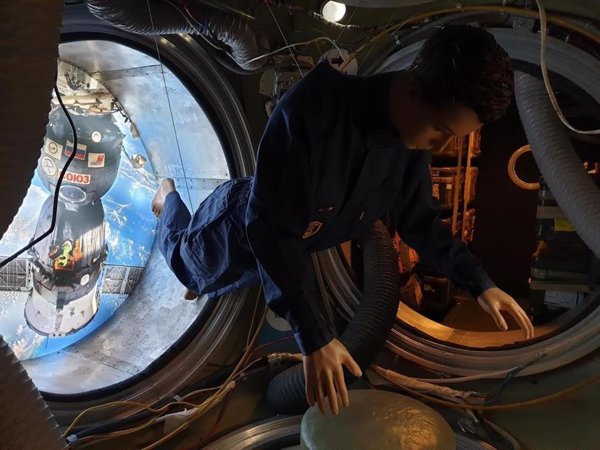 El Museo de la Ciencia de Cataluña expone una réplica a escala real de la estación espacial MIR