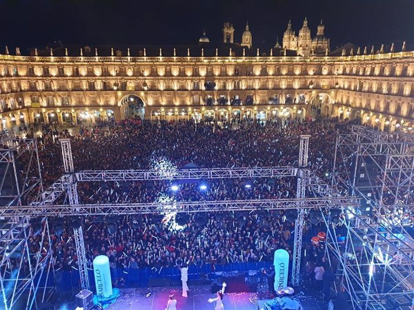Unos 20.000 jóvenes universitarios anticipan la nochevieja en Salamanca