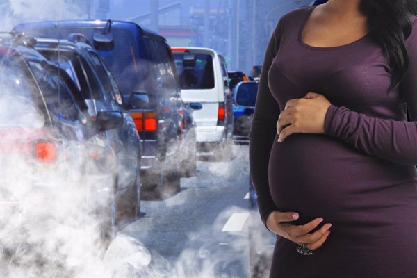 La contaminación de los coches aumenta en un 50% el riesgo de hipertensión en el embarazo, según un estudio