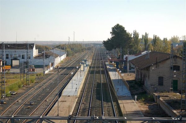 El cierre de taquillas de Renfe y Adif afecta ya a 350 estaciones de tren, según CC.OO.