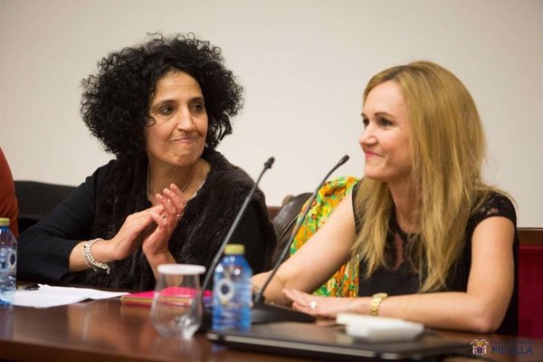 Socios de gobierno en Melilla se enfrentan al contratar una consejera del PSOE a una escritora contraria a usar el hiyab