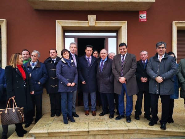 La FEMP homenajea al alcalde de Moraleja de Matacabras (Ávila), elegido en 1991 con 18 años