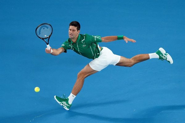 Djokovic, Federer, Barty, Osaka y Serena Williams no fallan en sus estrenos en el Abierto de Australia