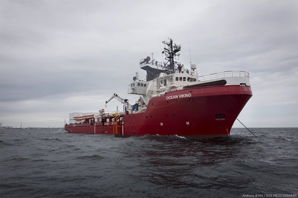Autorizan al 'Ocean Viking' a atracar en Sicilia tres días después de rescatar a 39 migrantes cerca de Libia