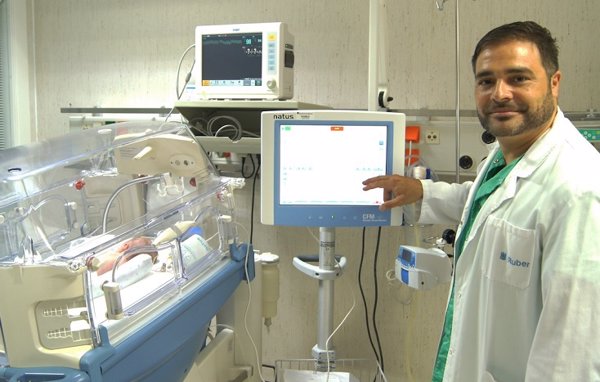 Destacan el uso de la electroencefalografía integrada por amplitud para detectar complicaciones en recién nacidos