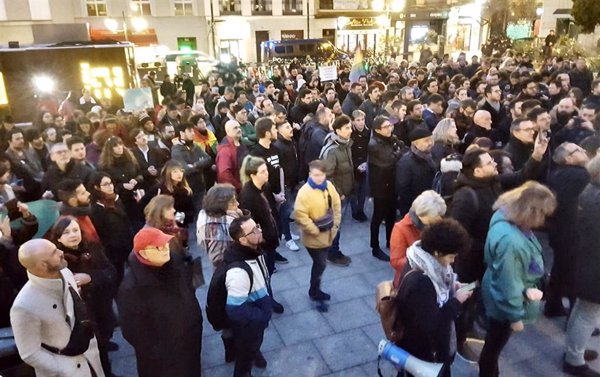Cientos de personas rechazan en Madrid el 'pin parental' y defienden el 