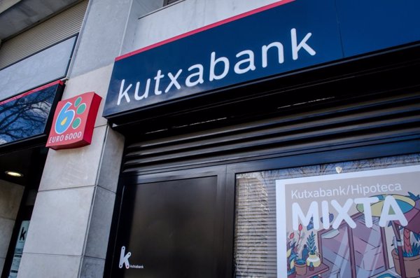 Kutxabank firma un acuerdo con Cecabank para traspasarle su servicio de depositaría de fondos