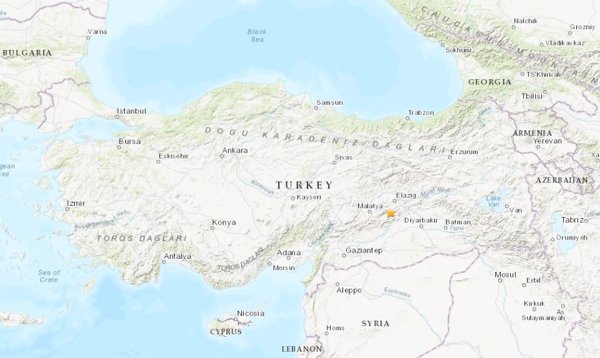 Ascienden a 19 los muertos y a más de 750 los heridos por un terremoto en el este de Turquía