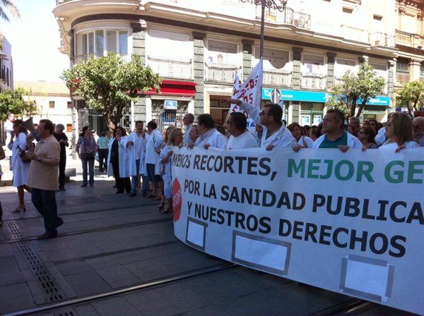 Marea Blanca convoca este domingo protestas en defensa de la sanidad pública en Sevilla, Granada, Cádiz y Málaga