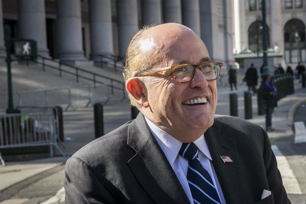 La abogada de Trump acusa a los demócratas de exagerar el papel de Giuliani en el escándalo con Ucrania