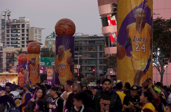 Los Angeles Lakers aplazan el derbi para seguir 