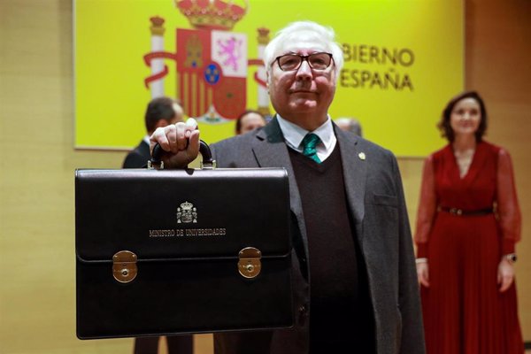 Castells presenta 'El ministro escucha', una gira por todas las universidades en busca de un 