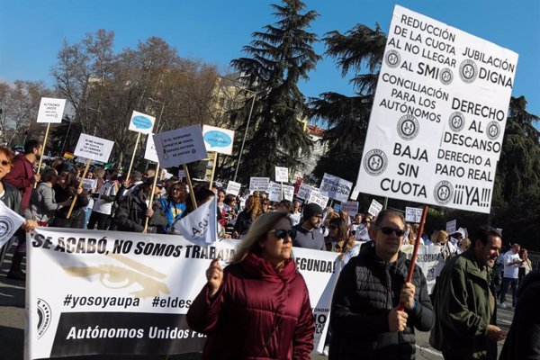 Autónomos se manifiestan en Madrid para equiparar sus derechos 
