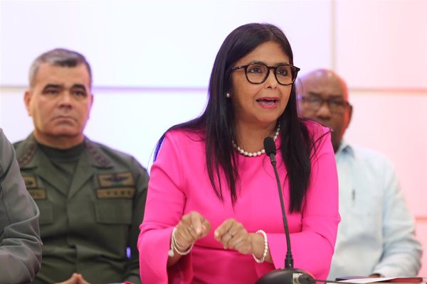 Delcy Rodríguez acusa a Guaidó de perseguir sus intereses y de ser un 