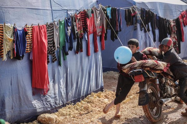 La ONU eleva a 900.000 los desplazados por la violencia en el noroeste de Siria desde diciembre