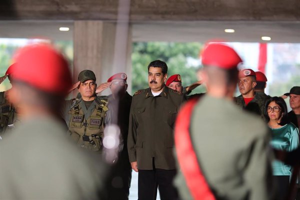 Maduro anuncia maniobras militares sorpresa para mantener en alerta a la tropa