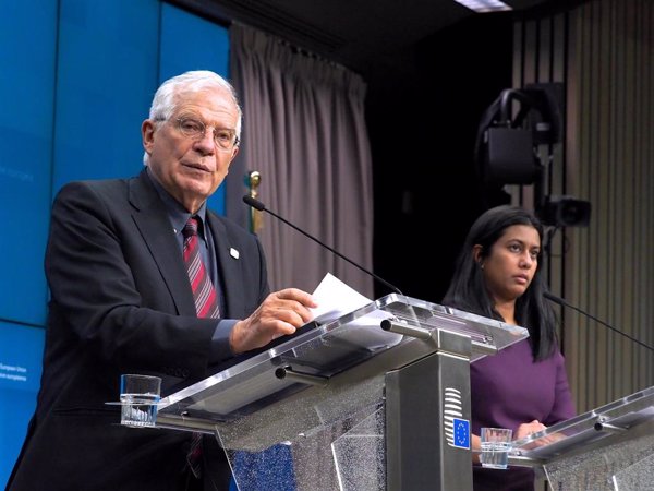 Borrell no ve riesgo de 'efecto llamada' pero asegura que la nueva misión en el Mediterráneo atenderá las dudas