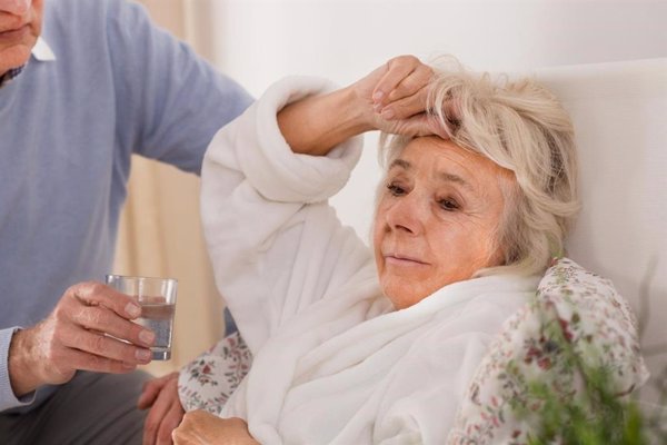 Gripe, bronquitis y neumonía son las enfermedades más comunes en personas mayores durante el invierno, según experto