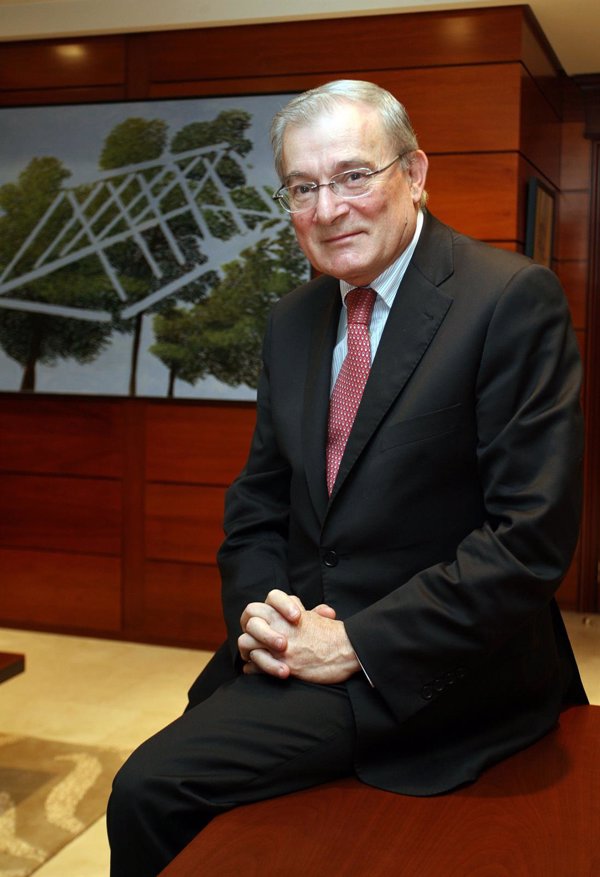 Manuel Azuaga ganó 645.000 euros como presidente de Unicaja Banco en 2019, un 0,8% más