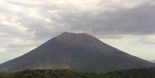 Emiten una alerta por la actividad de un volcán en El Salvador