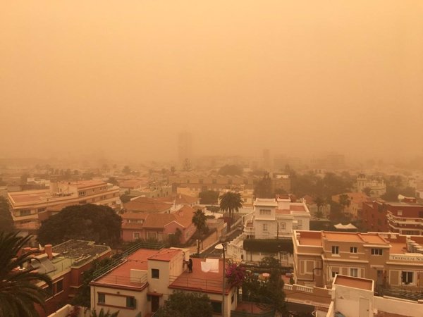 La calima afecta a unos 230 vuelos en Canarias