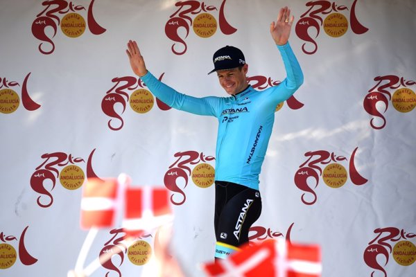 Jakob Fuglsang gana la Vuelta a Andalucía por segunda vez consecutiva