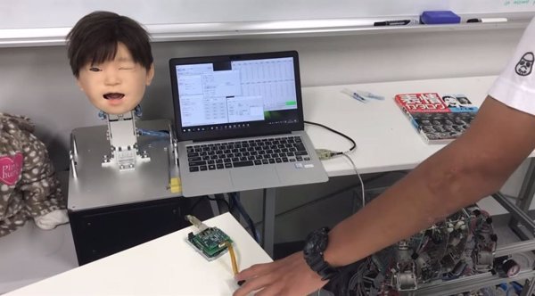 Investigadores japoneses logran que un robot 'sienta' dolor con descargas eléctricas