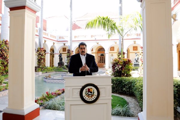 Maduro invita a la oposición a dialogar 