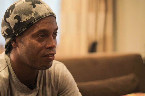 Ronaldinho abandona la cárcel, pero seguirá en arresto domiciliario en Paraguay