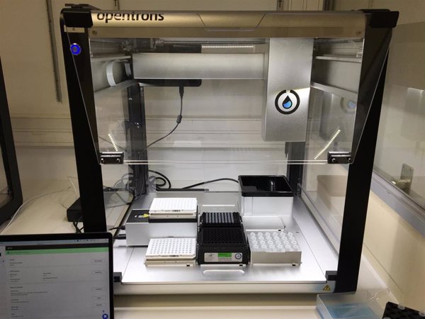 La colaboración público-privada incorpora 4 robots de pruebas masivas PCR en ISCIII y 3 hospitales públicos