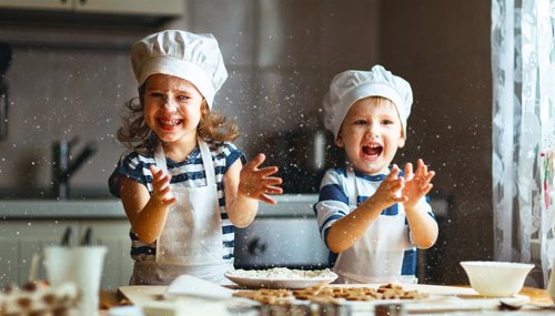 Beneficios de que los niños cocinen ya sea con Lékué, Thermomix o libros