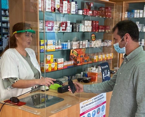 Un total de 327 farmacéuticos siguen ingresados o en cuarentena, según el CGCOF