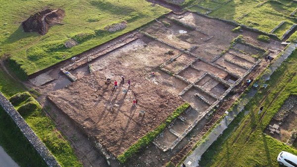 Una excavación permite recuperar nuevos restos del campamento militar romano de Ciadella, situado en Sobrado (A Coruña)