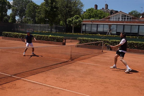 La RFET informa de la reapertura de las escuelas de tenis en Fase 1 y el regreso de la modalidad de dobles