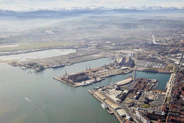 Transportes rectifica y el Puerto de Santander recupera el tráfico internacional de pasajeros