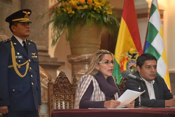 La Fiscalía citará a la hija de Áñez por el uso indebido de una avioneta de la Fuerza Aérea boliviana