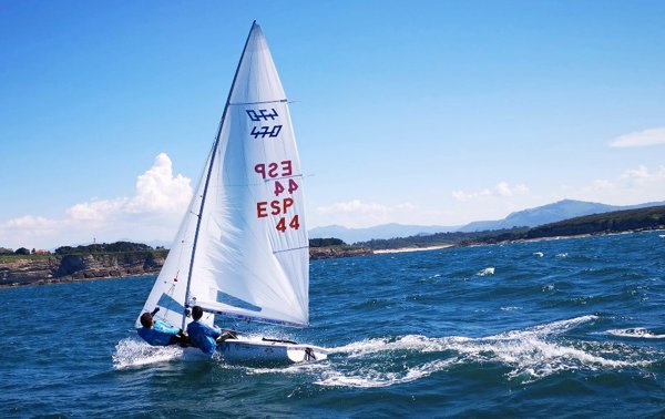 Las clases dobles del equipo olímpico de vela retoman los entrenamientos en Santander