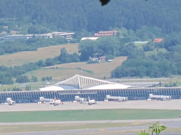 El Gobierno incluirá los aeropuertos de Bilbao y Santander como puntos de entrada a España habilitados