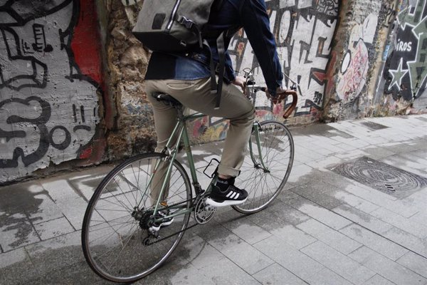 JeansTrack lanza su colección de ciclismo urbano para la nueva movilidad por la COVID-19