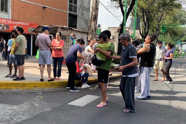 Al menos cinco muertos por un terremoto de magnitud 7,5 en las costas del sur de México