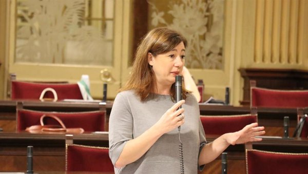 Armengol defiende que Baleares tiene dos lenguas oficiales y una propia, el catalán, que 