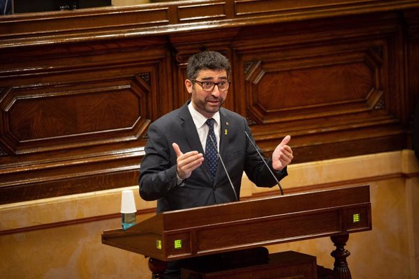 El conseller Puigneró defiende que seguirá trabajando 