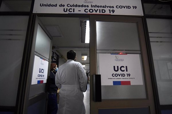 Consiguen curar a un paciente de COVID-19 con un fármaco contra el cáncer