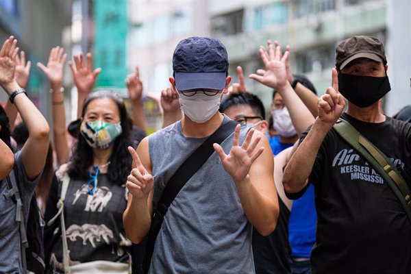 Un joven, primer imputado por incitar a la secesión y terrorismo en Hong Kong en virtud de la nueva ley